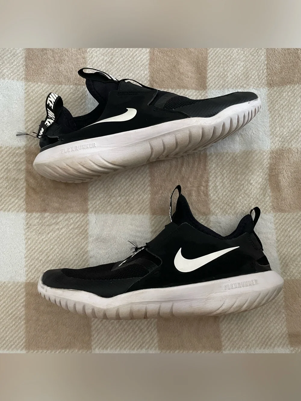 Nike Size 7Y Black & White Athletic Slip-On Trainers (has flaws)